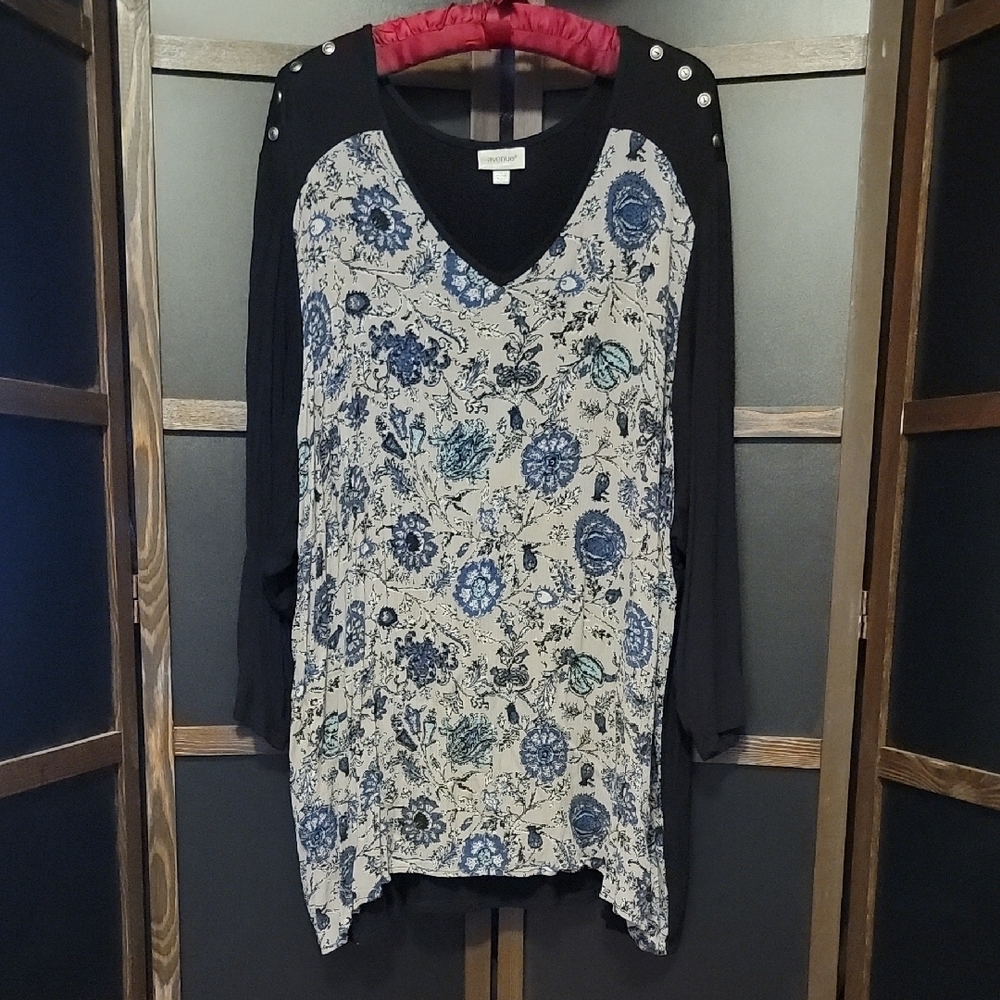 Elegant Floral Women's Tunic - Black and Blue